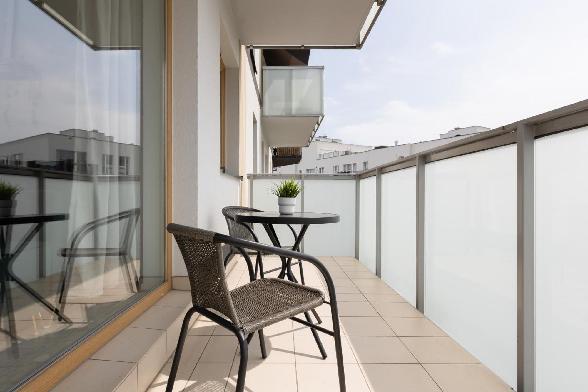 Metro Bielany Apartments By Noclegi Renters Варшава Екстер'єр фото